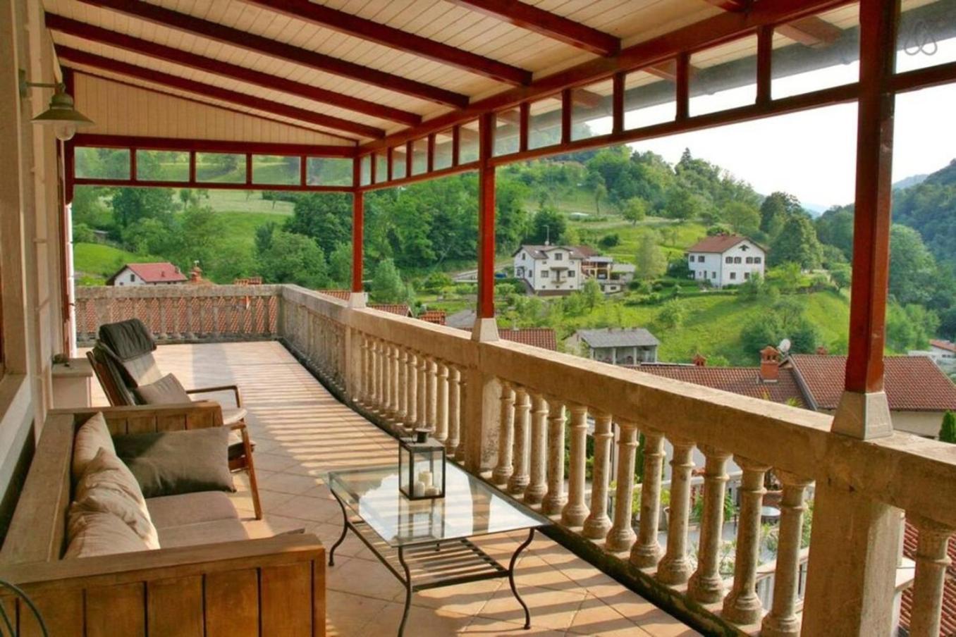 Apartmán Stylish Penthouse With Large Terrace Most na Soči Exteriér fotografie